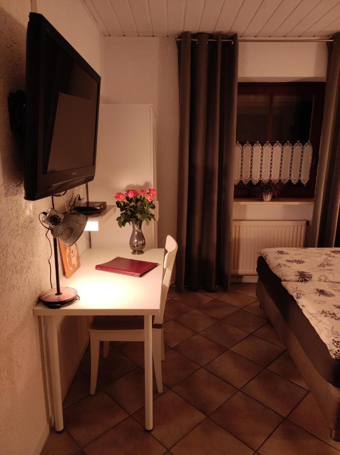 Gaeste Apartement Casa Luber Thalmassing  エクステリア 写真