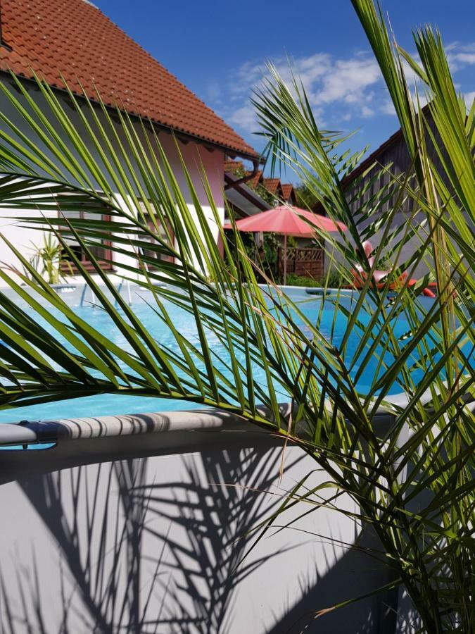 Gaeste Apartement Casa Luber Thalmassing  エクステリア 写真